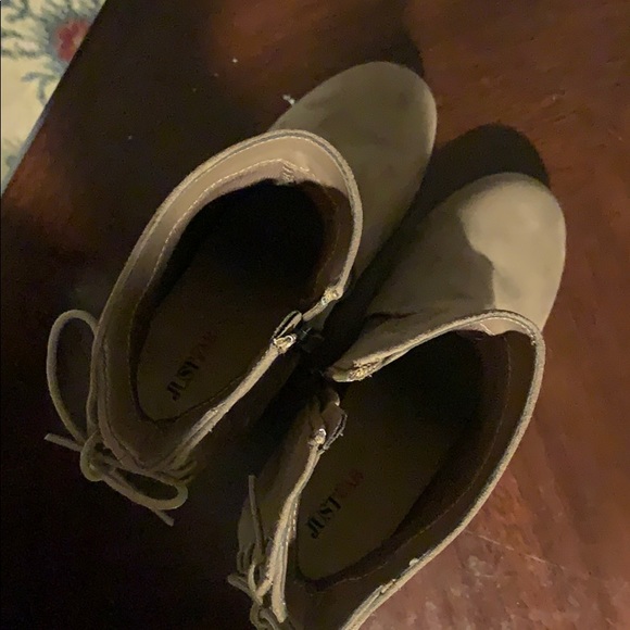 Taupe size 8 shoe dazzle booties - Picture 4 of 5